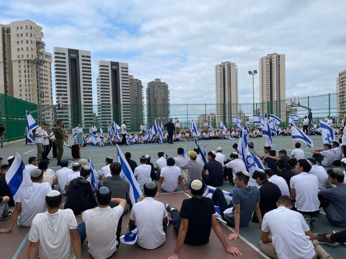 טקס לציון שנה ל-7 באוקטובר בישיבת אמית יגל הבוקר באשדוד